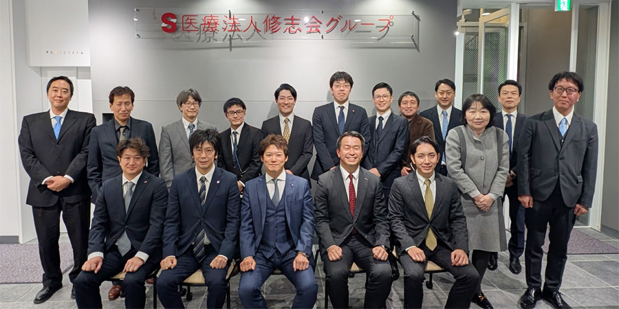 医療法人修志会グループのメンバー集合写真