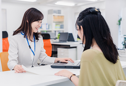 行政・関係機関との連携を行う事務長補佐