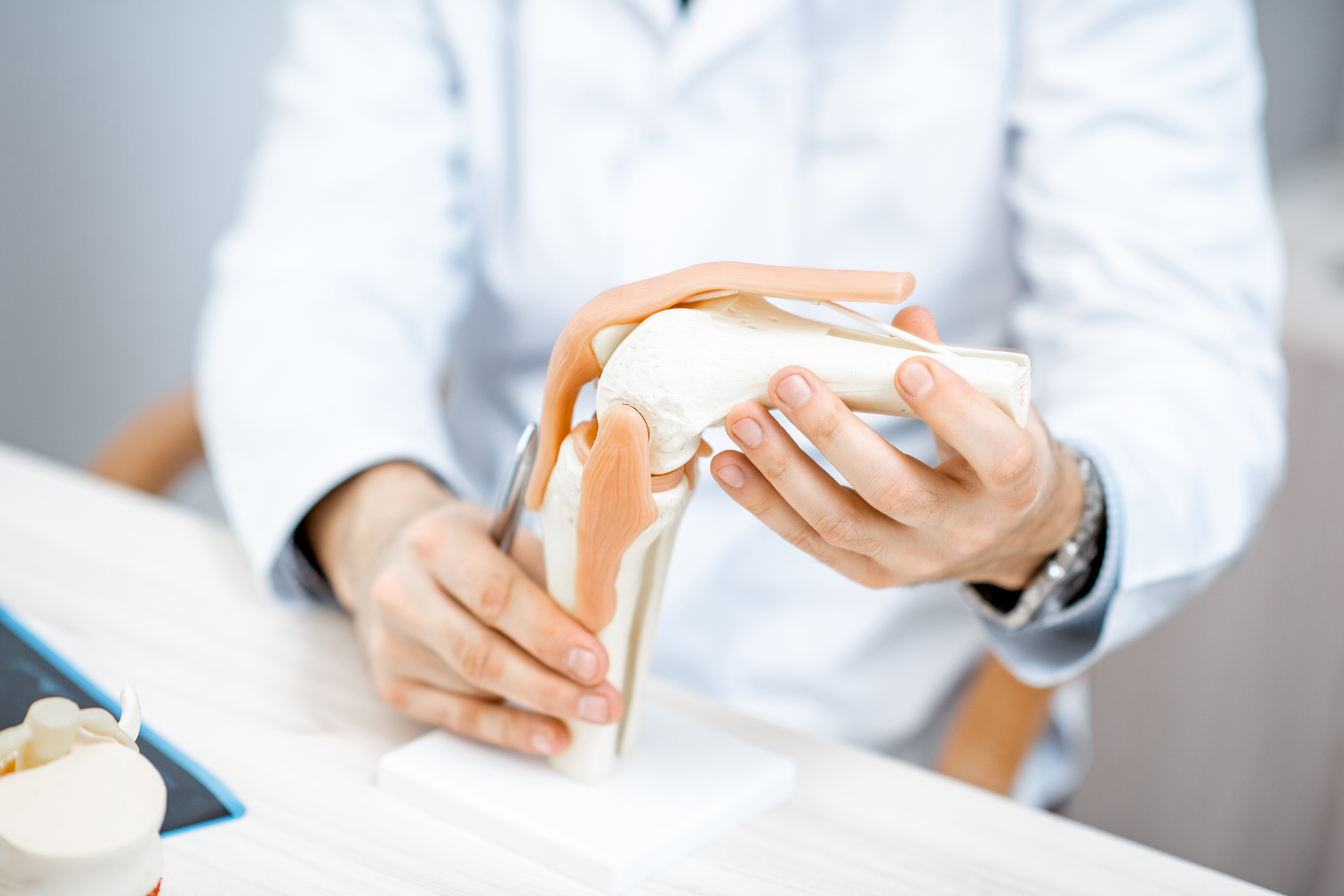 蕨駅前整形外科の診察風景