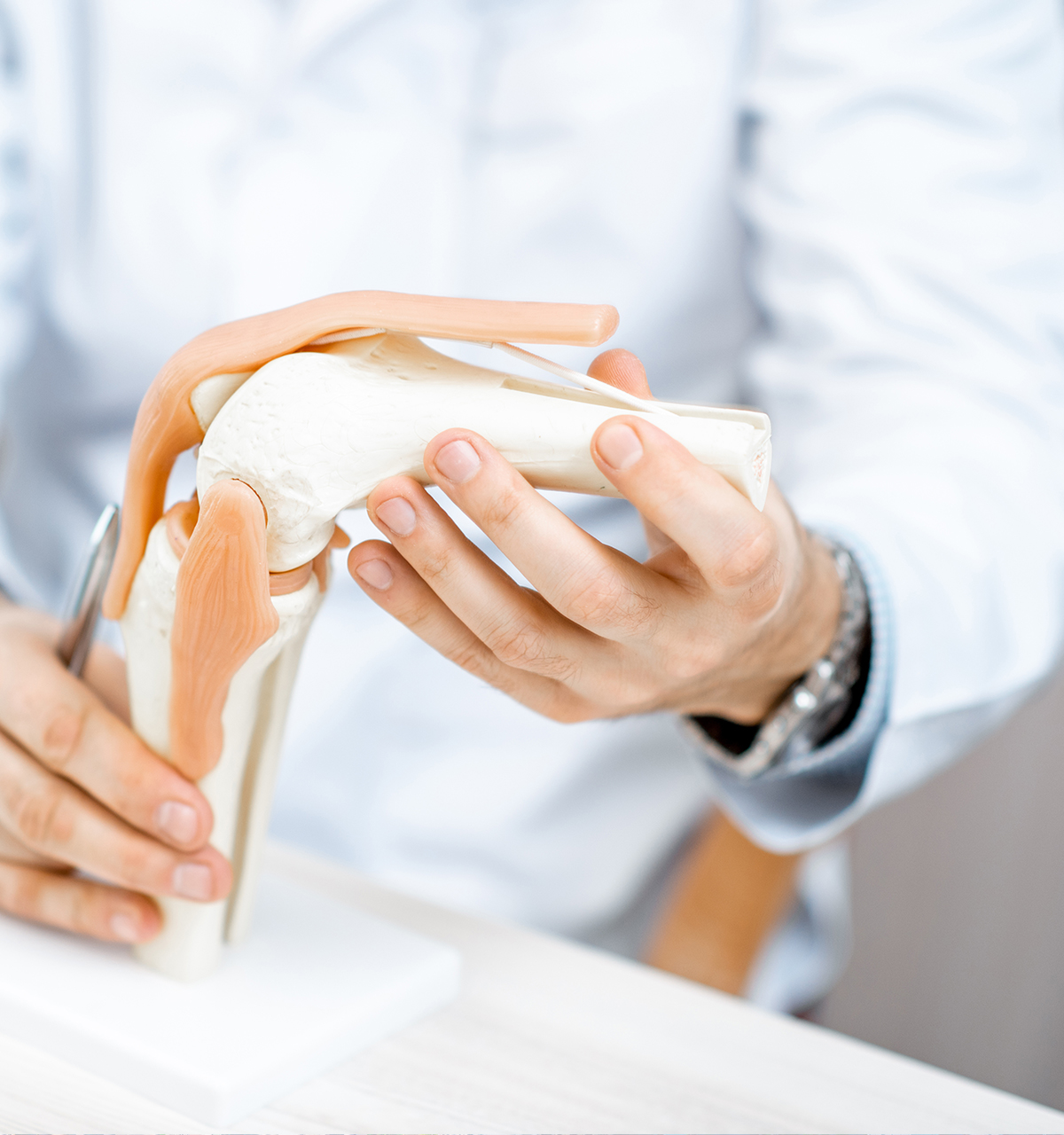 蕨駅前整形外科の診察風景